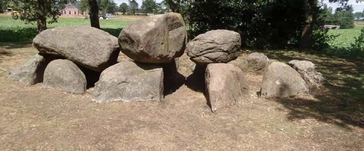 Met de fiets langs Hunnebedden Met de fiets langs Hunnebedden